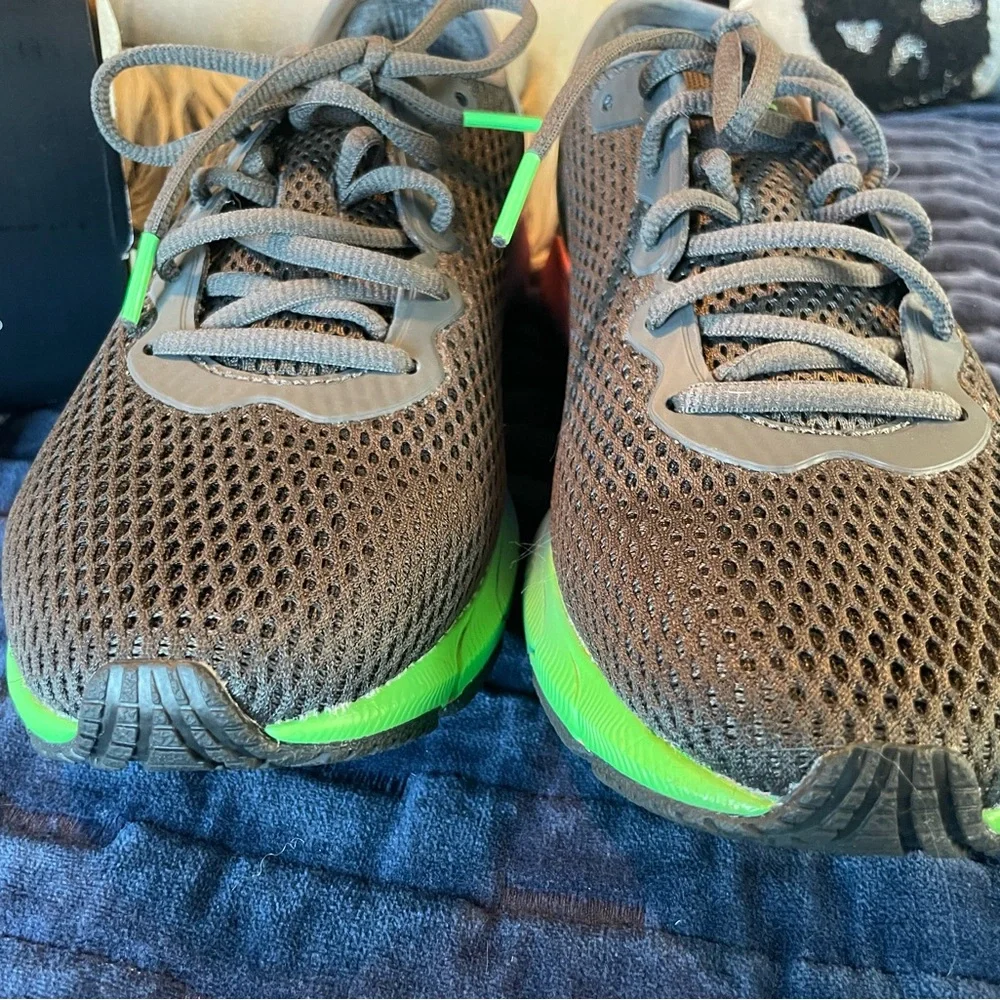 Under Armour HOVR Sonic 4 in Black and Pink NWT - Picture 6 of 6